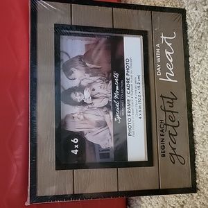BRAND NEW 4x6 picture frame